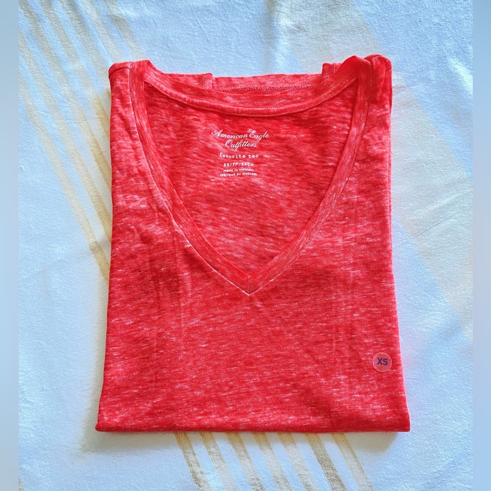 AE NEW🪸Soft Lightweight Slub Coral Heathered V-Neck “Favorite” Tee Size XS